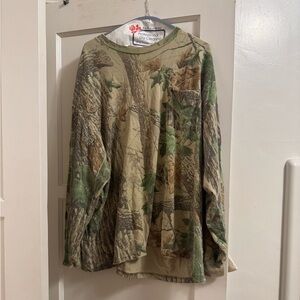 Thrifted camo long sleeve tee